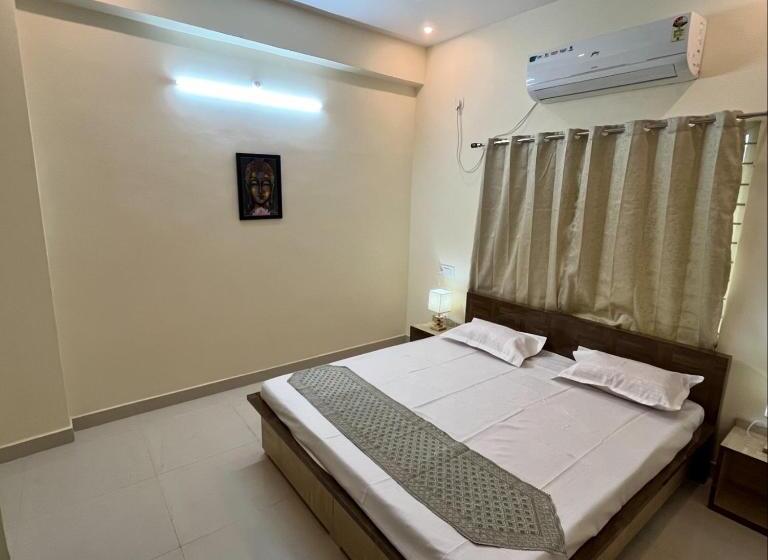 חדר דלוקס עם מרפסת, Shivashray Luxury Stays & Inn