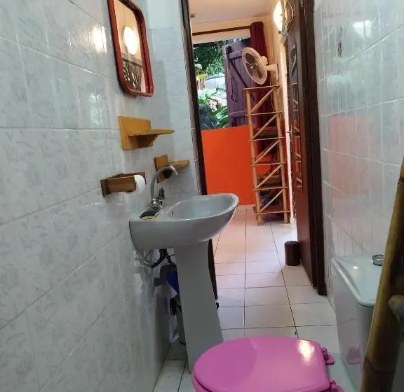 اتاق خانوادگی, Tikazalou Eco Hostel