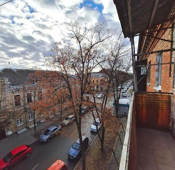 آپارتمان 2 خوابه با بالکن, двокімнатна квартира навпроти театру гоголя у центрі полтави мережа Alexapartments документи для від