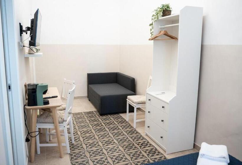 חדר סטנדרט לשלושה, Principe Amedeo 93