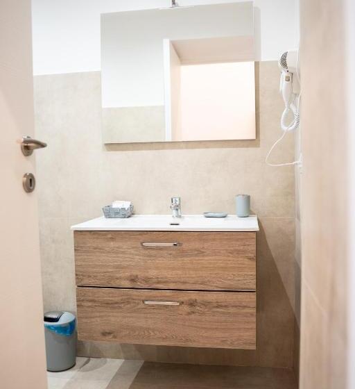 חדר סטנדרט לשלושה, Principe Amedeo 93