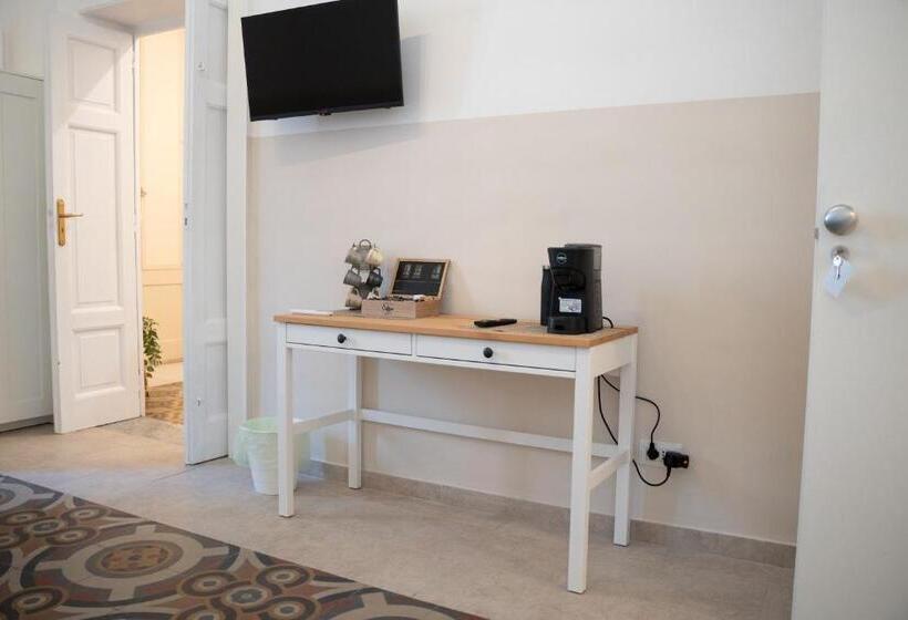 חדר משפתחתי סופריור, Principe Amedeo 93