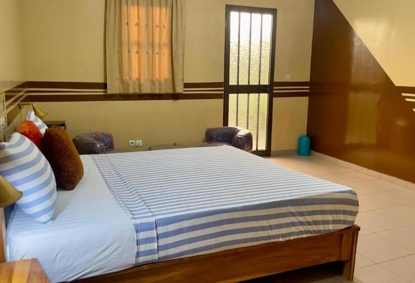 اتاق لوکس, Résidence Fafa