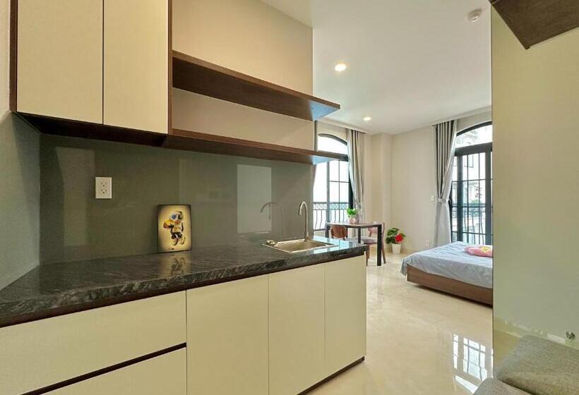 Студия Deluxe, Scove Home The Air Building