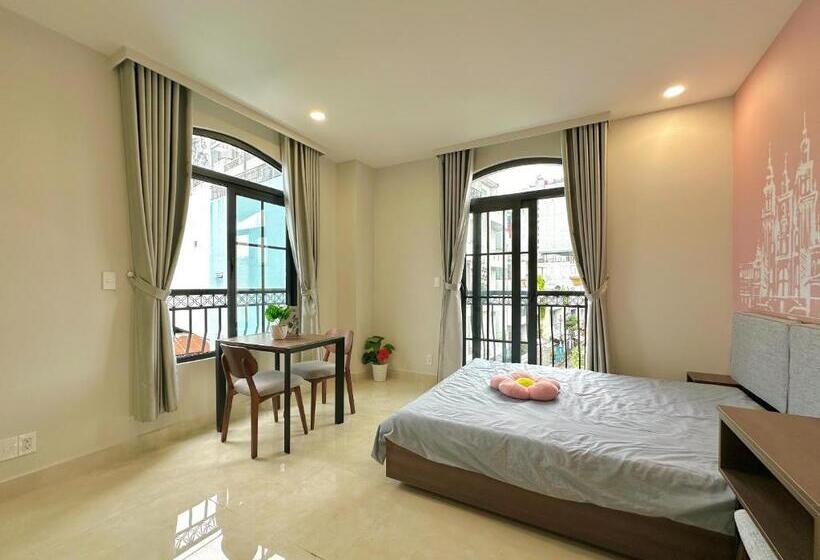 Студия Deluxe, Scove Home The Air Building