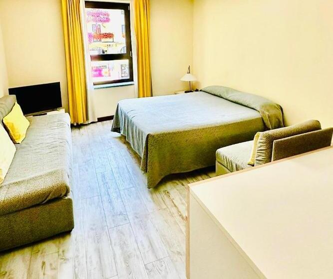 غرفة قياسية ثلاثية, Universo Room 213