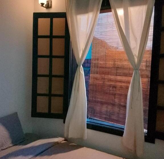 اتاق استاندارد, 2000s Homestay