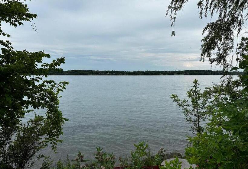 스위트, Niagara Parkway Riverview Inn