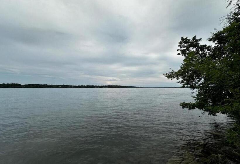 스위트, Niagara Parkway Riverview Inn