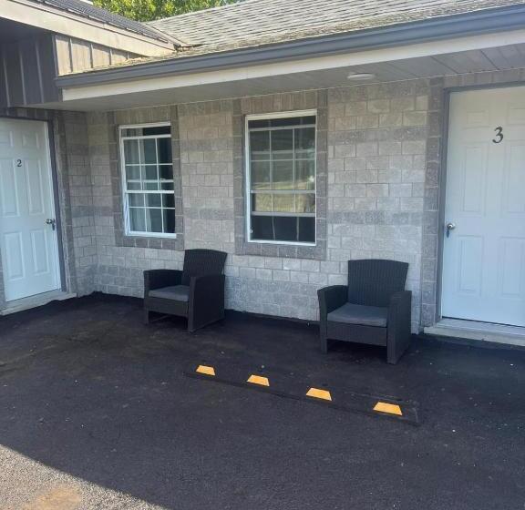 스위트, Niagara Parkway Riverview Inn