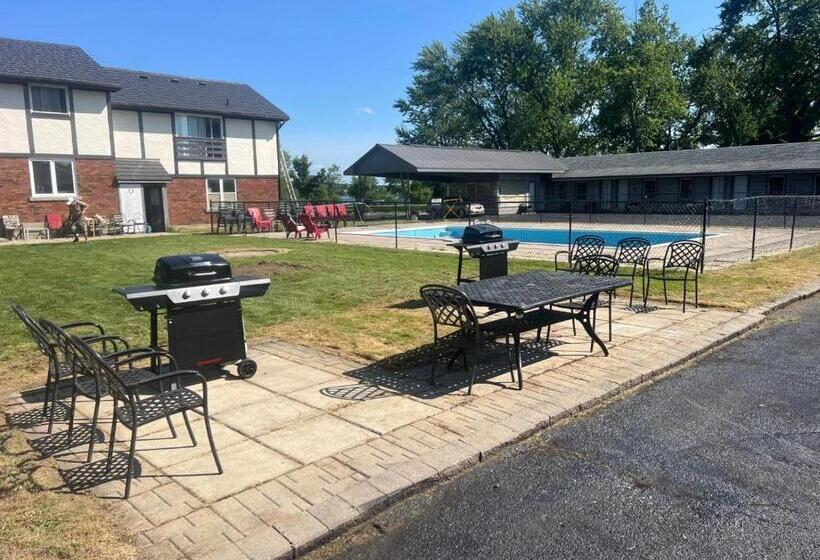 스위트, Niagara Parkway Riverview Inn