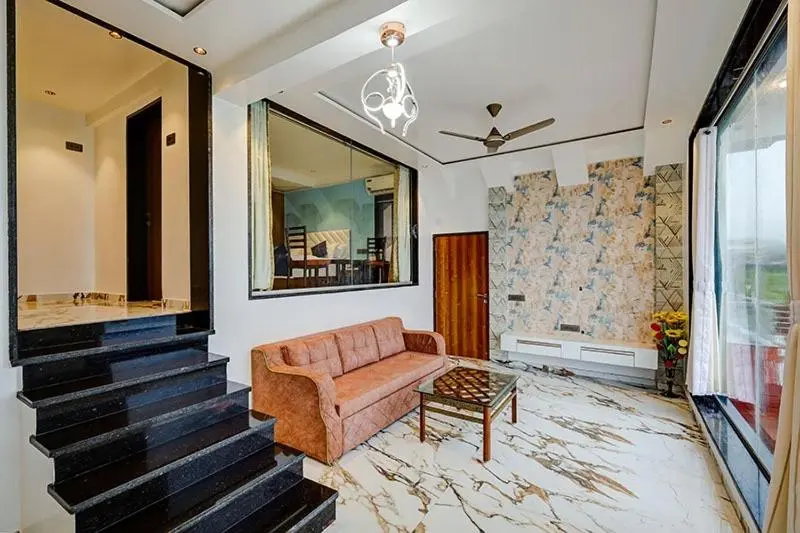 プールビュースイート, The Leaf Resort Mahabaleshwar