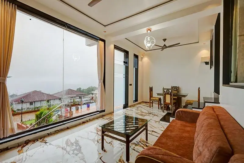 プールビュースイート, The Leaf Resort Mahabaleshwar