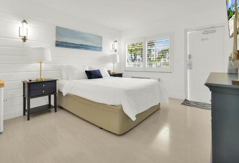 غرفة قياسية لذوى الاحتياجات الخاصة, The Shores