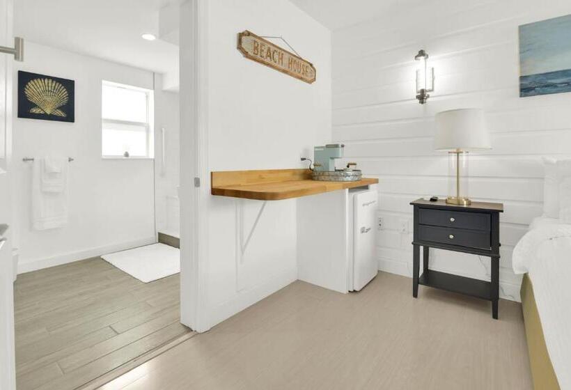 غرفة قياسية لذوى الاحتياجات الخاصة, The Shores