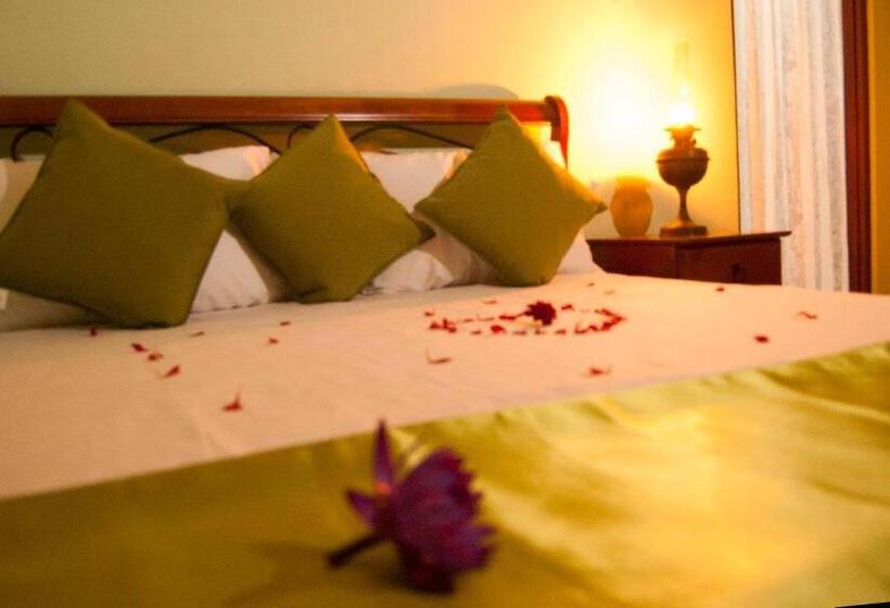 חדר משפחתי, Velapura River Garden