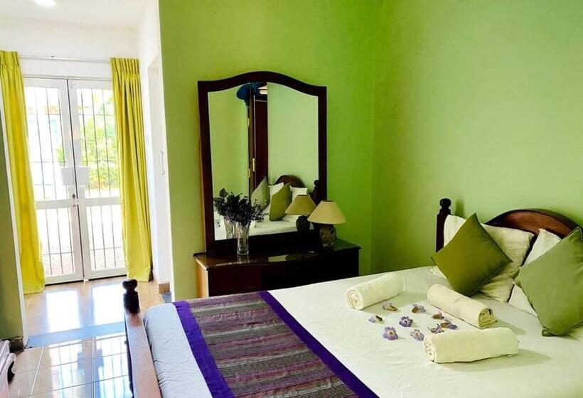 חדר משפחתי, Velapura River Garden