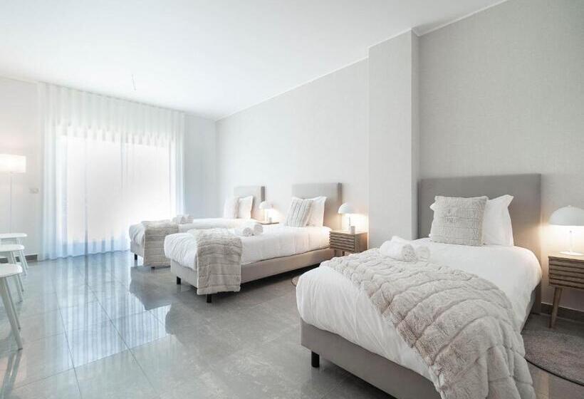 اتاق استاندارد سه تخته با بالکن, Akicity Beja Rooms