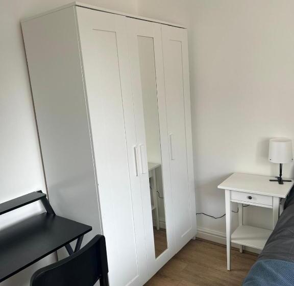 스탠다드 룸, Rooms In London Next To Tube And Wimbledon