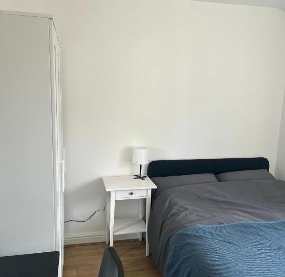 스탠다드 룸, Rooms In London Next To Tube And Wimbledon