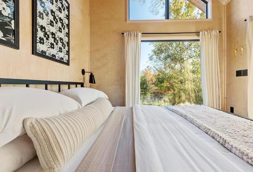 キングサイズベッドのスイートルーム, Monarch