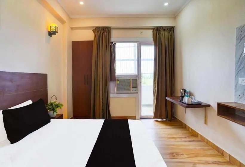 Classic Kolmen Hengen Huone, Super Hotel O The Viraaj Banquet &