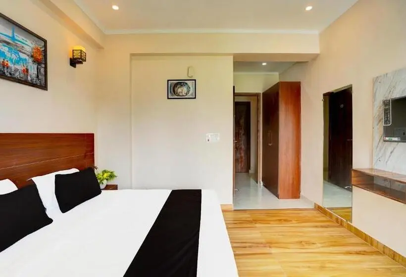 Classic Kolmen Hengen Huone, Super Hotel O The Viraaj Banquet &