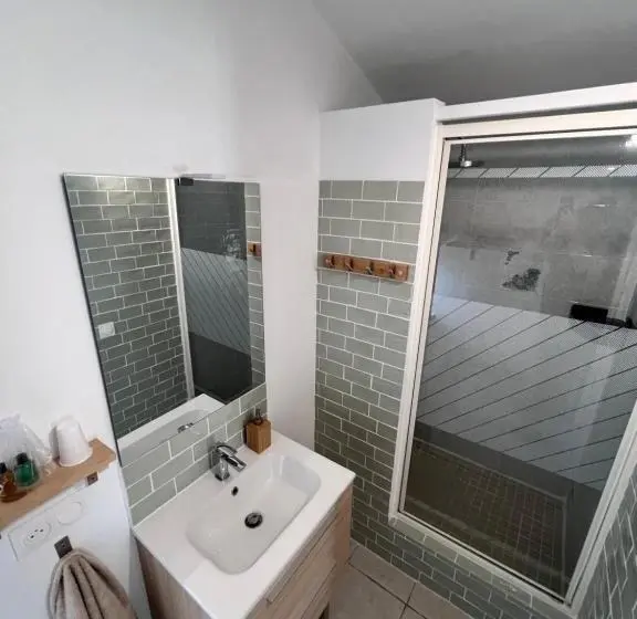 テラス付きスタンダードルーム, Chambre D Hôte Lavande Lit King Size Double Lits Jumeaux Salle De Bain Et Terrasse Privatives