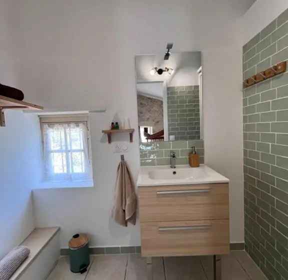 テラス付きスタンダードルーム, Chambre D Hôte Lavande Lit King Size Double Lits Jumeaux Salle De Bain Et Terrasse Privatives