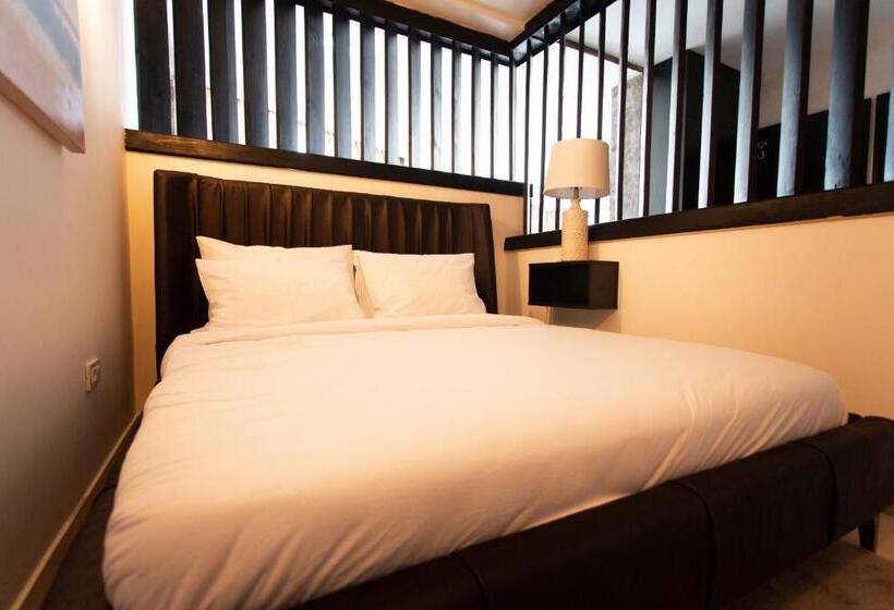 سوییت, Mountain Maison