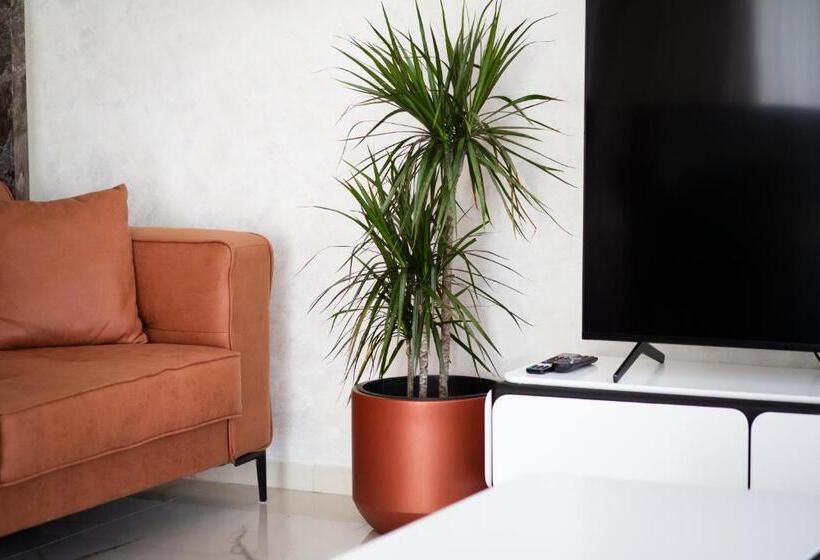 سوییت, Mountain Maison