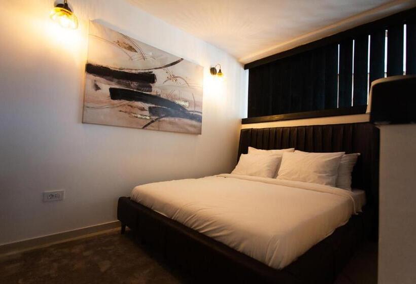 سوییت, Mountain Maison