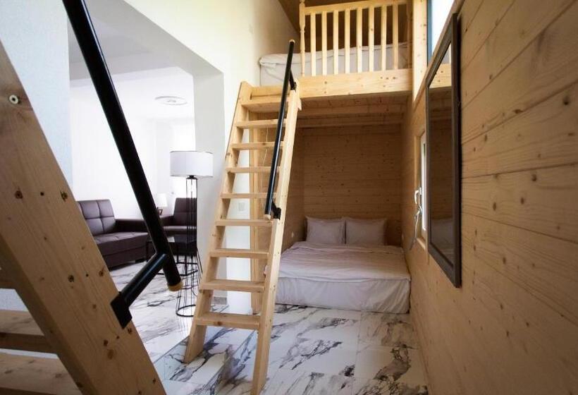 اتاق لوکس خانوادگی, Mountain Maison