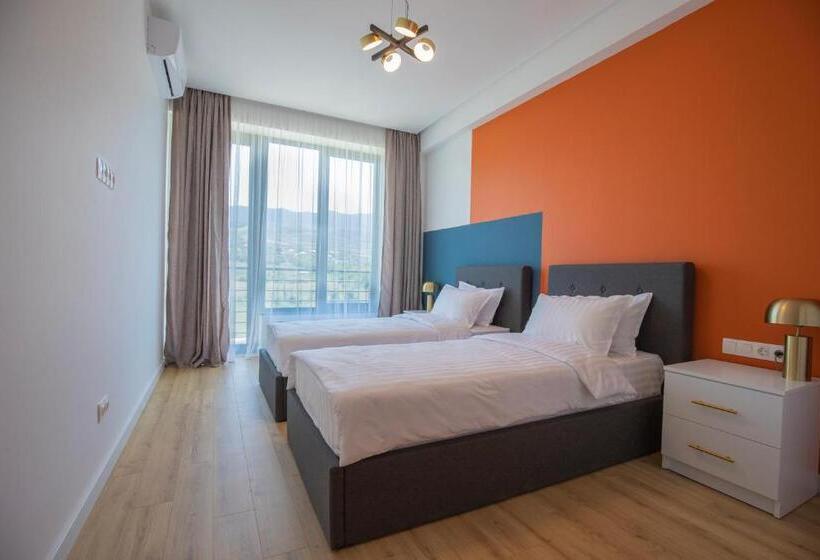 اتاق استاندارد با بالکن, Naubari Estate