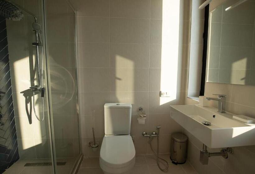 اتاق استاندارد با چشم‌انداز باغ, Naubari Estate