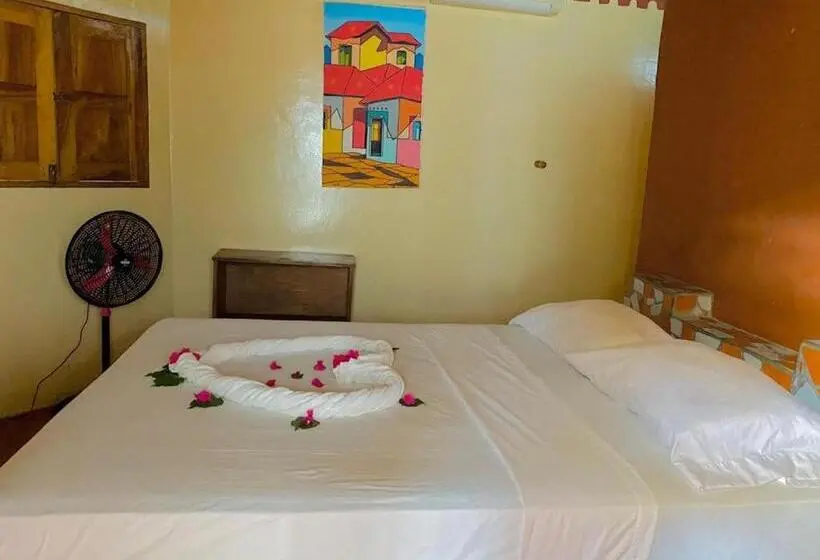 ファミリールーム, Room In Bb Beach Hotel Room For 6 P Pool Breakfast And Fan