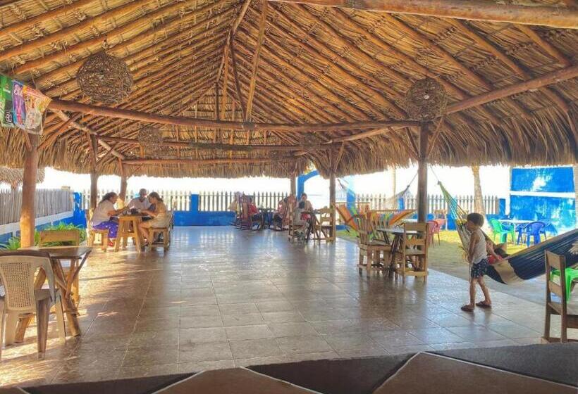 اتاق خانوادگی, Room In Bb Beach Hotel Room For 6 P Pool Breakfast And Fan