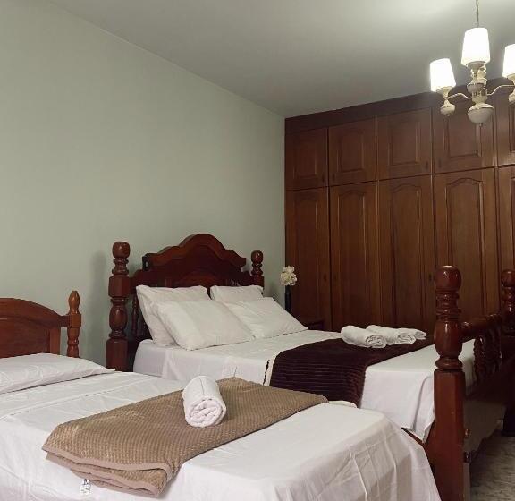 Háromágyas Standard Szoba, Triana Guest House