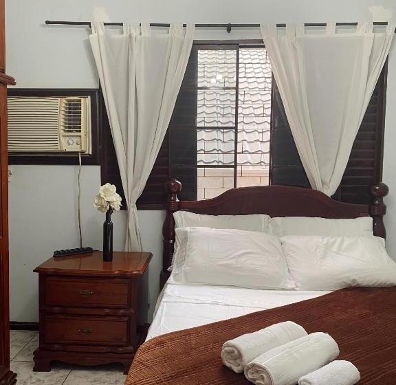 اتاق استاندارد با سرویس بهداشتی مشترک, Triana Guest House