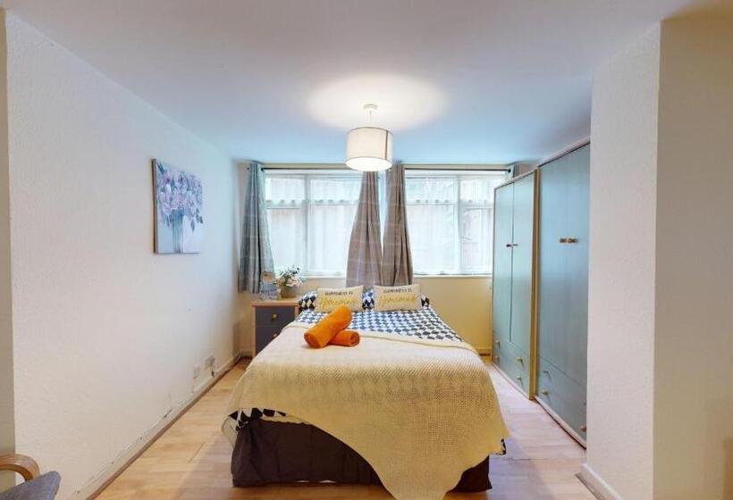 标准工作室, St Pauls Studio 24