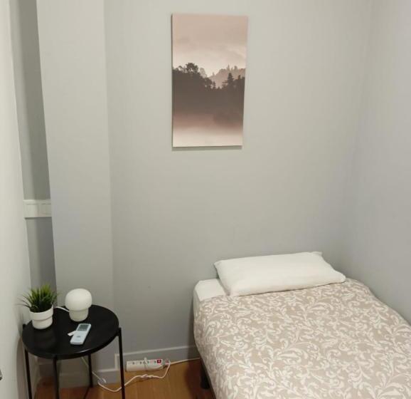 اتاق استاندارد یک تخته با سرویس بهداشتی مشترک, Fusina