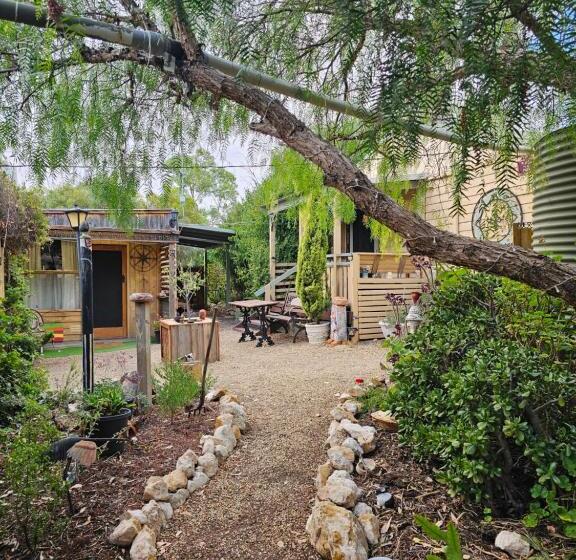 חדר סטנדרט, A La Folly Too The Old Workshop