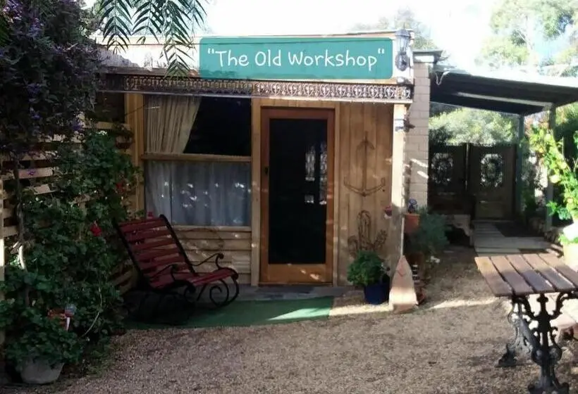 スタンダードルーム, A La Folly Too The Old Workshop