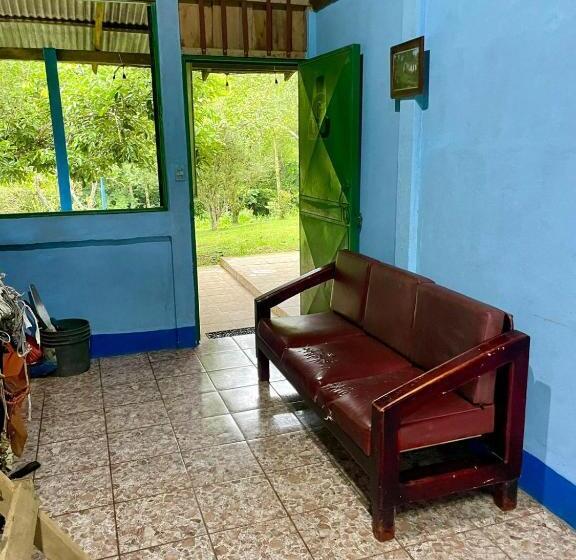 家庭间, Gamboa Farm Lodge