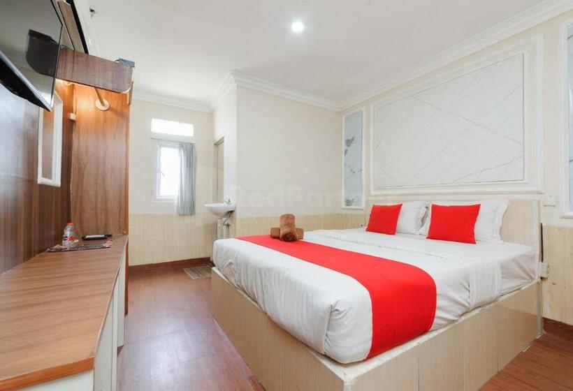 Номер Deluxe, My Home2 Mall Ciputra Cibubur Redpartner