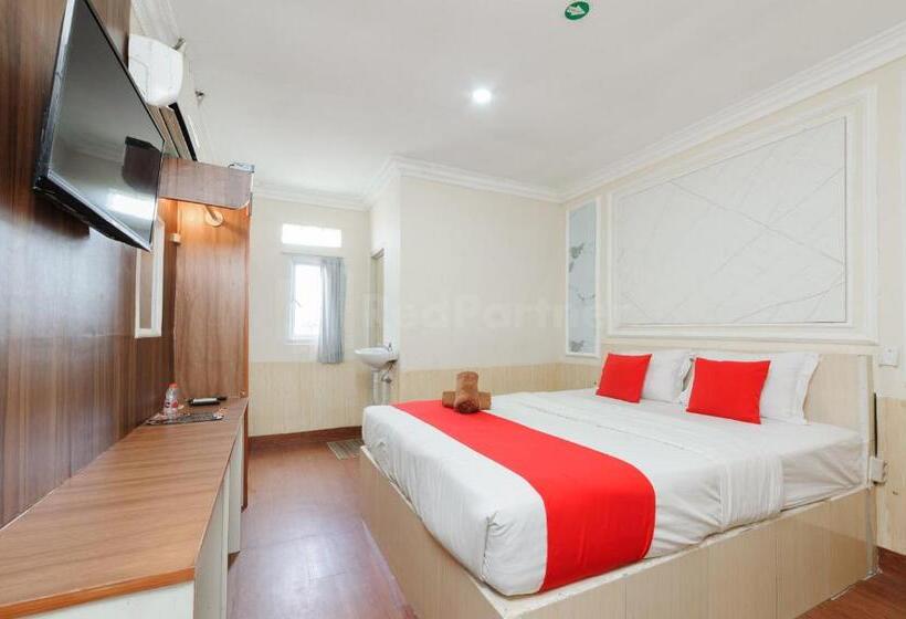 Номер Deluxe, My Home2 Mall Ciputra Cibubur Redpartner