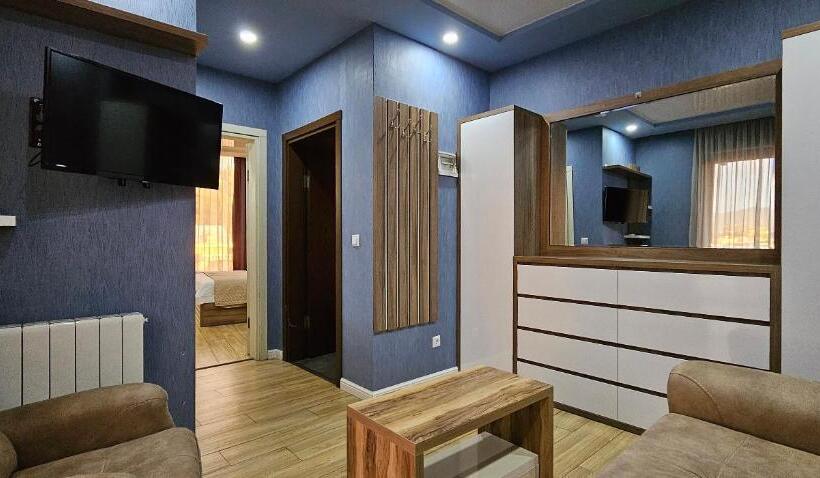 سوئیت با بالکن, Sunny