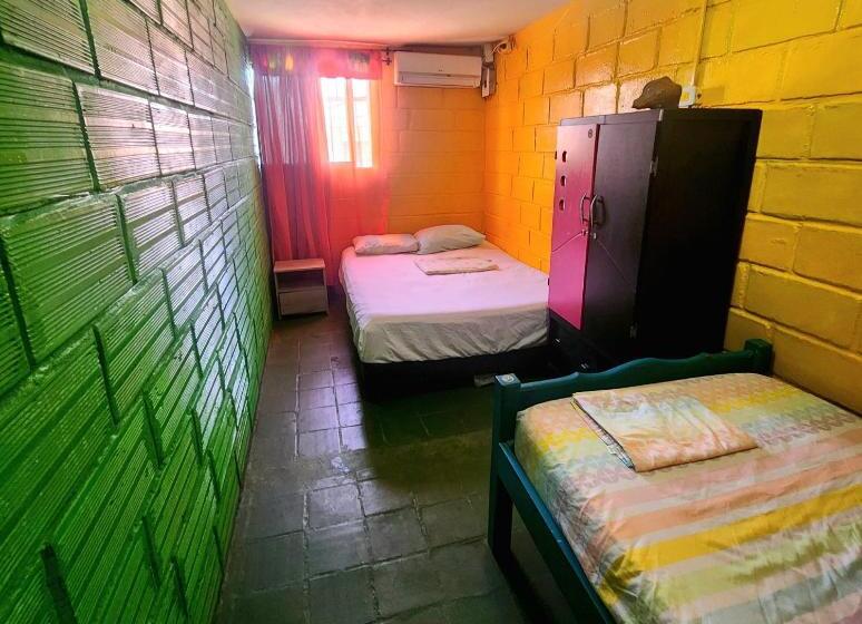 חדר סטנדרט לשלושה, Casa Isayoba