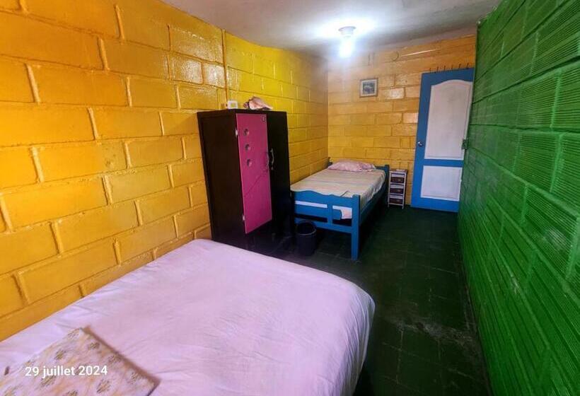 חדר סטנדרט לשלושה, Casa Isayoba