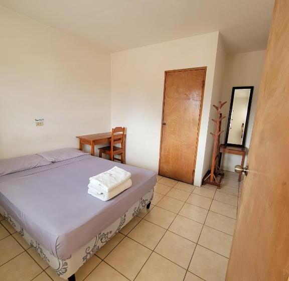 اتاق استاندارد یک نفره, Hostal Familiar Ulua